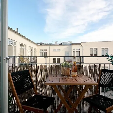 Location - Citycenter - Balcony 아파트
